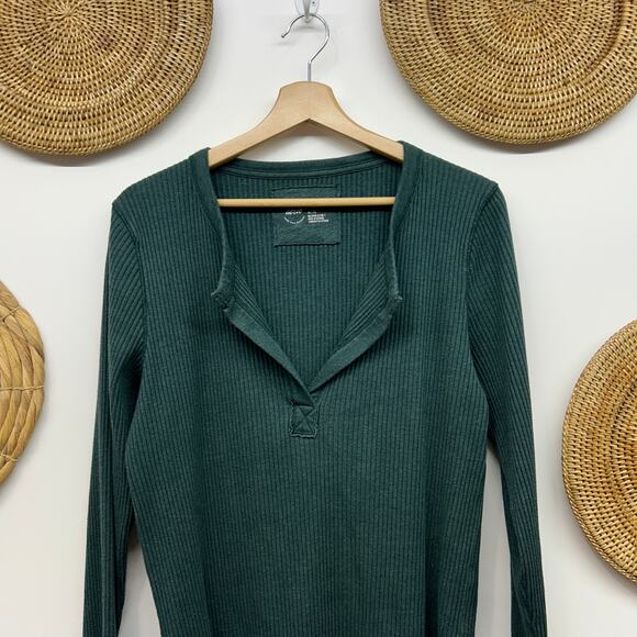Aerie Green Ribbed Long Sleeve Top XL V-Neck Stretch Minimalist Casual - Picture 3 of 6